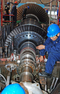 專業(yè)守護，安全無憂 工人檢修與普通機械設備安裝服務解析